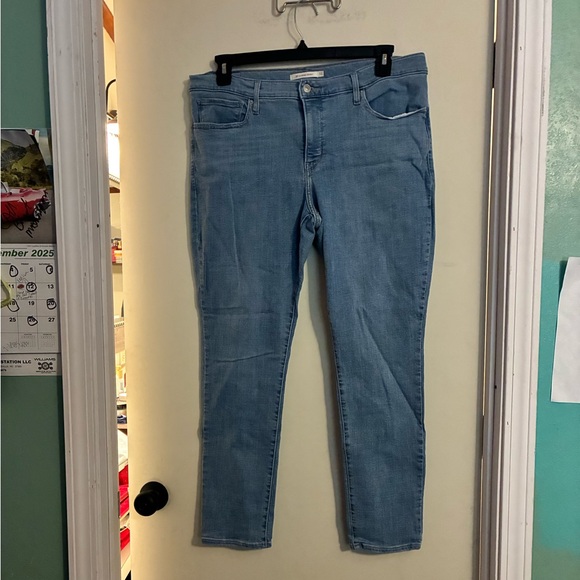 Good Used Ladies 311 Levi’s Shaping Skinny Blue Jeans 33-28 - Picture 1 of 8